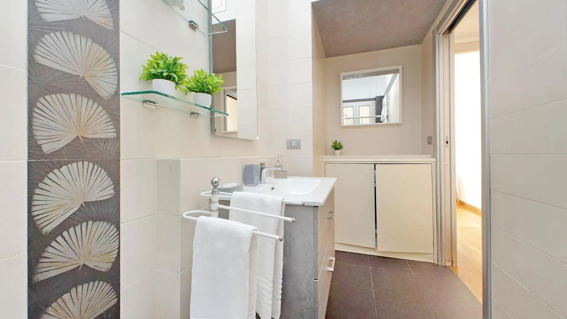 Ych-Nice Flat With Patio Near Vatican Řím 0*,