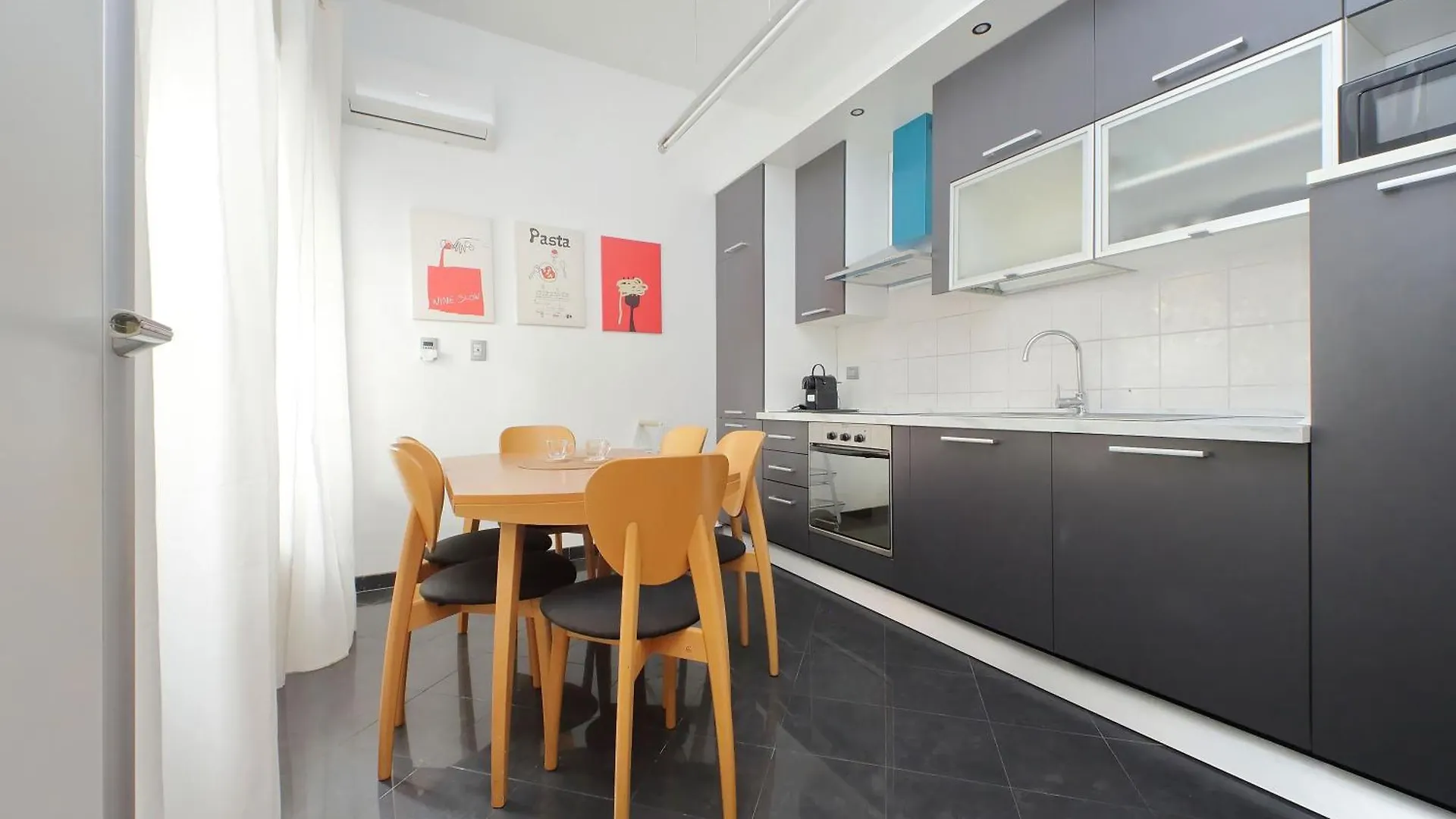 Ych-Nice Flat With Patio Near Vatican Řím