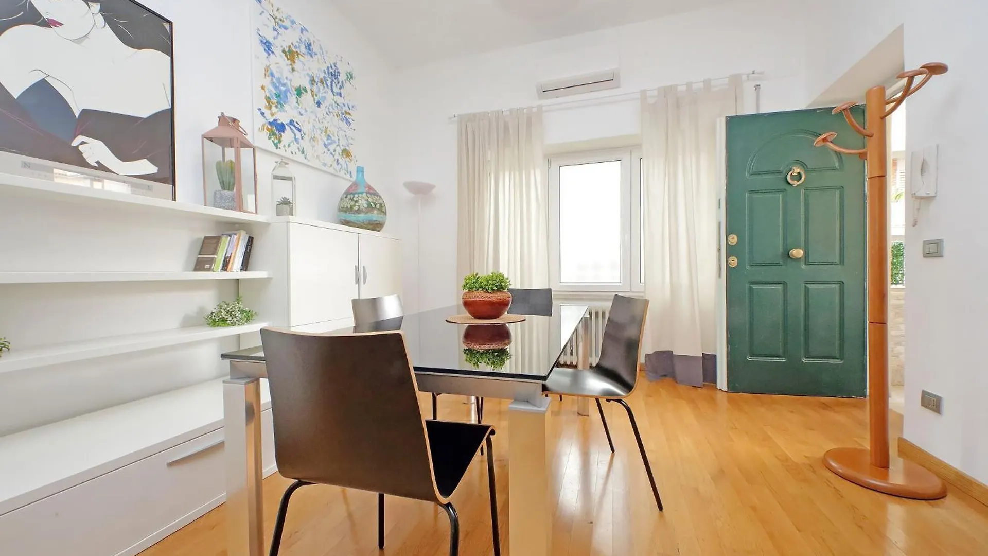 Ych-Nice Flat With Patio Near Vatican Řím 0*,  Itálie