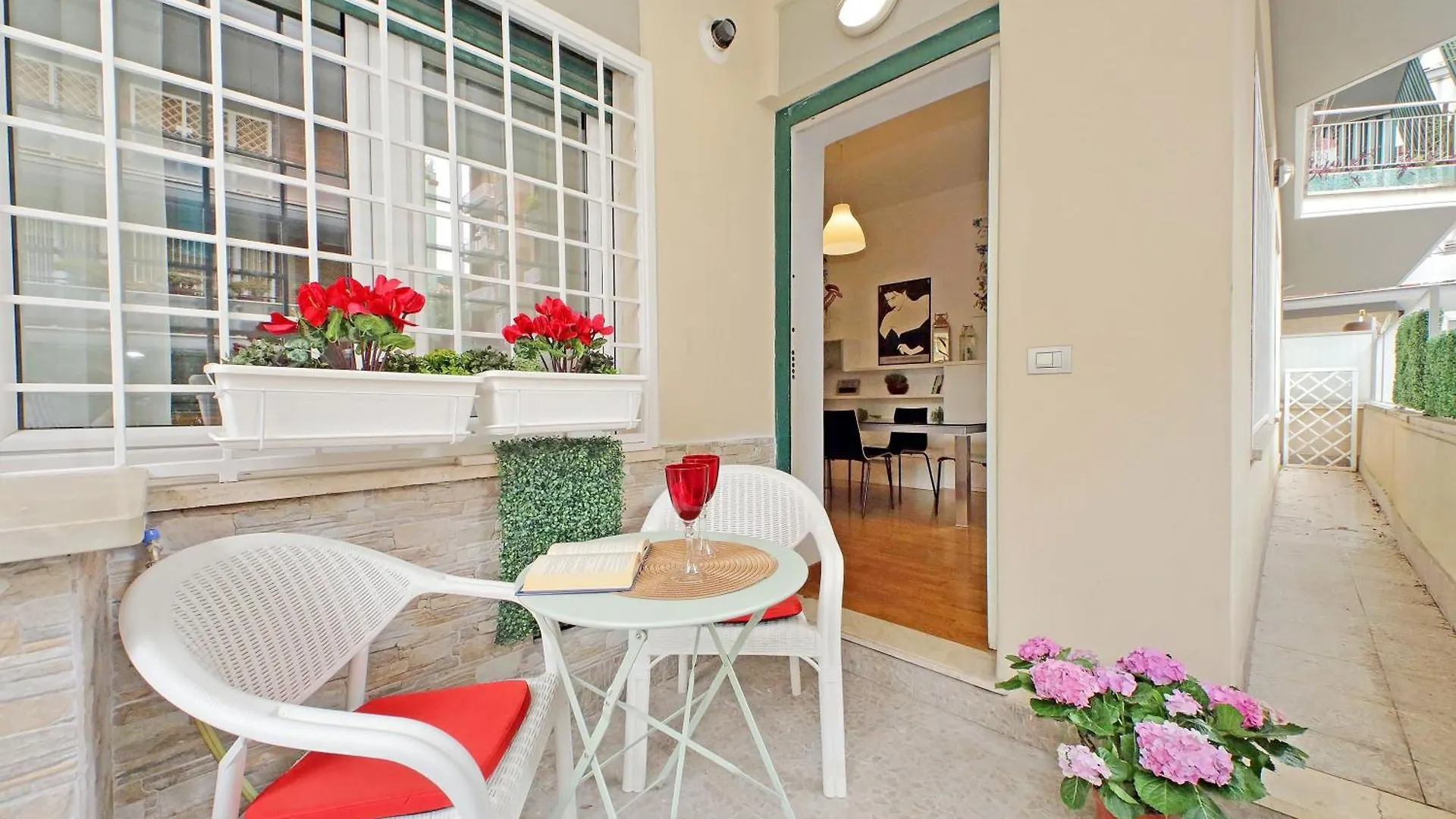 Apartmán Ych-Nice Flat With Patio Near Vatican Řím