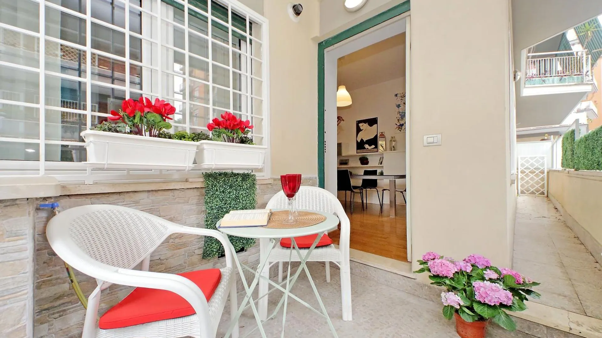 Ych-Nice Flat With Patio Near Vatican Řím 0*,  Itálie