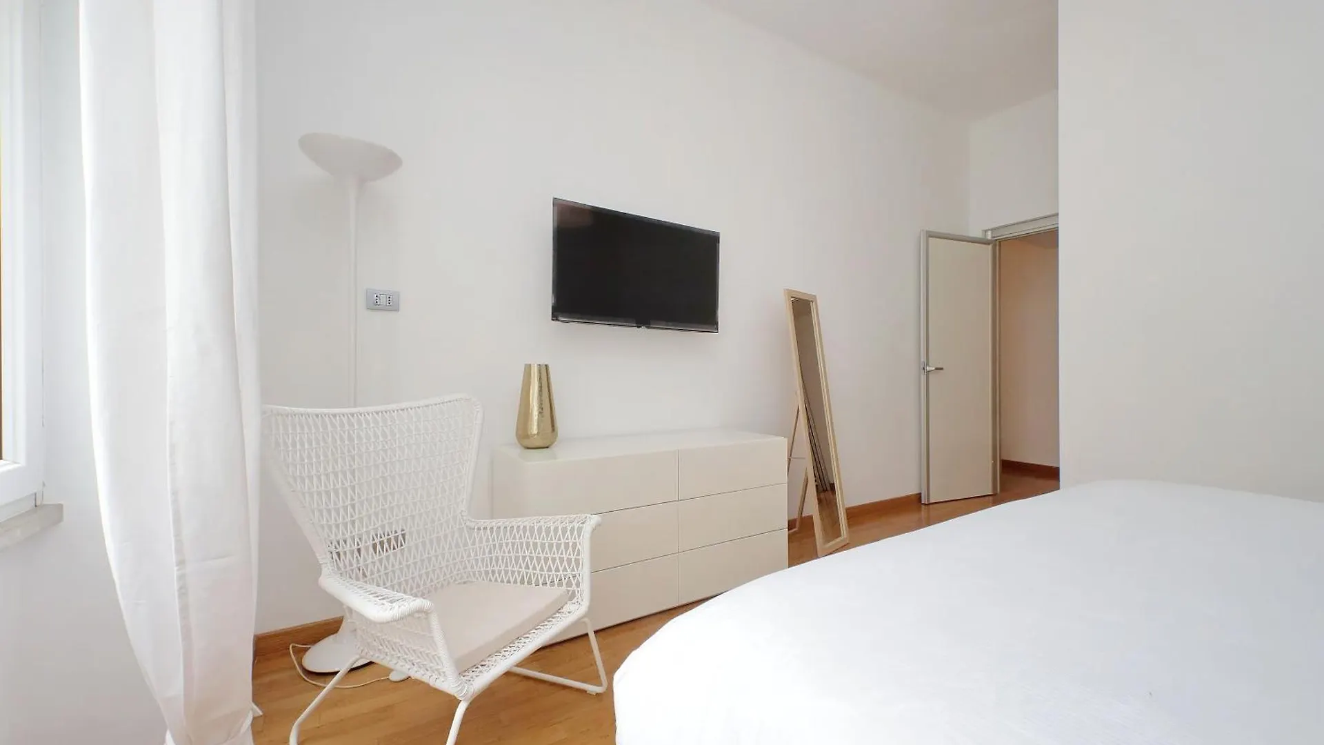 Ych-Nice Flat With Patio Near Vatican Rome Apartment
