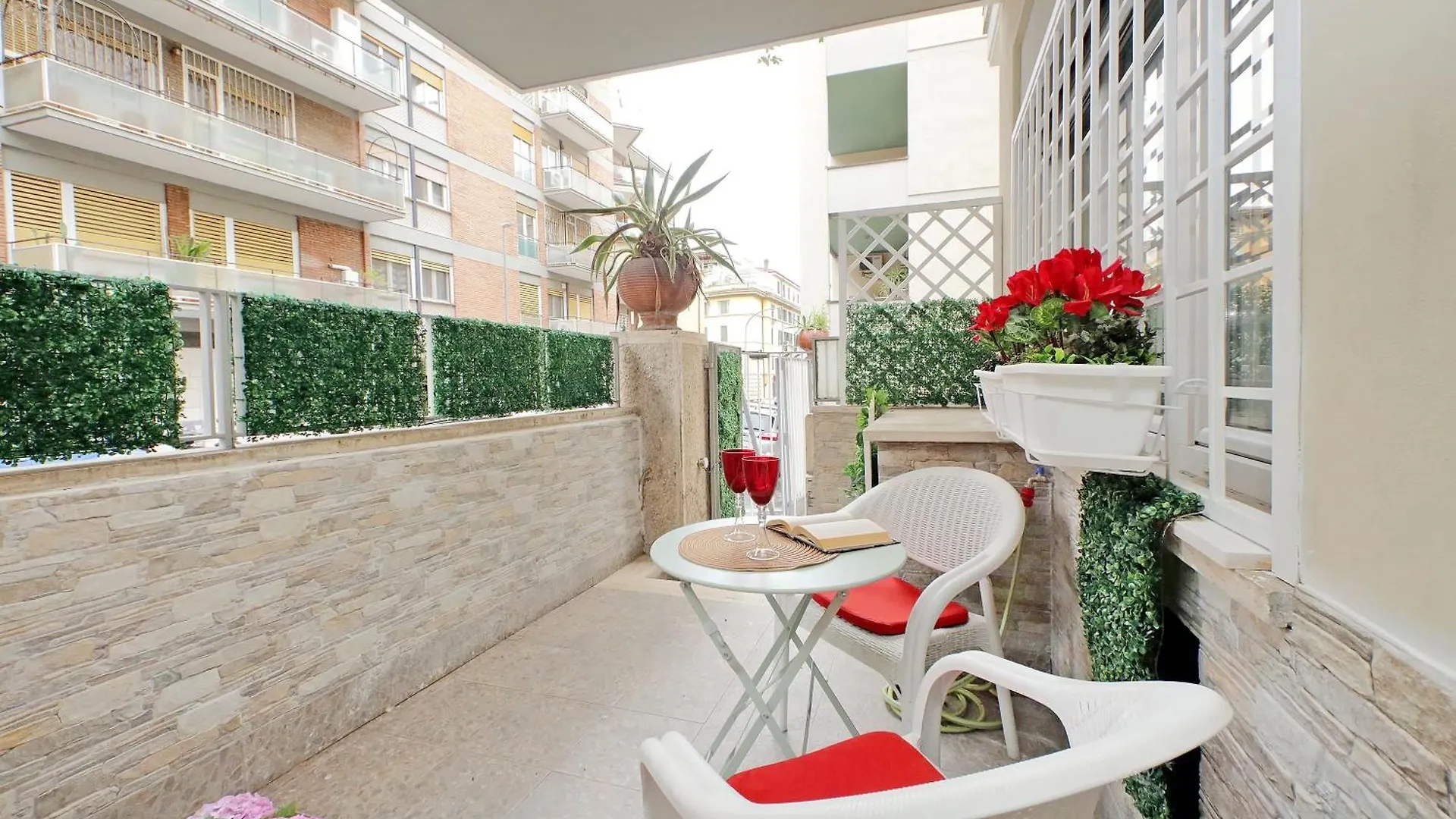 Apartment Ych-Nice Flat With Patio Near Vatican Rome