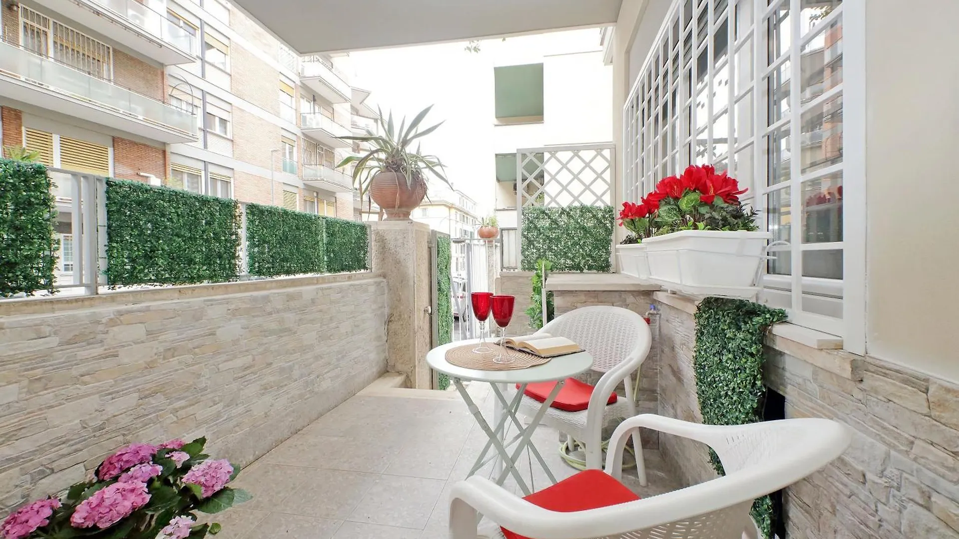 Apartment Ych-Nice Flat With Patio Near Vatican Rome Italy